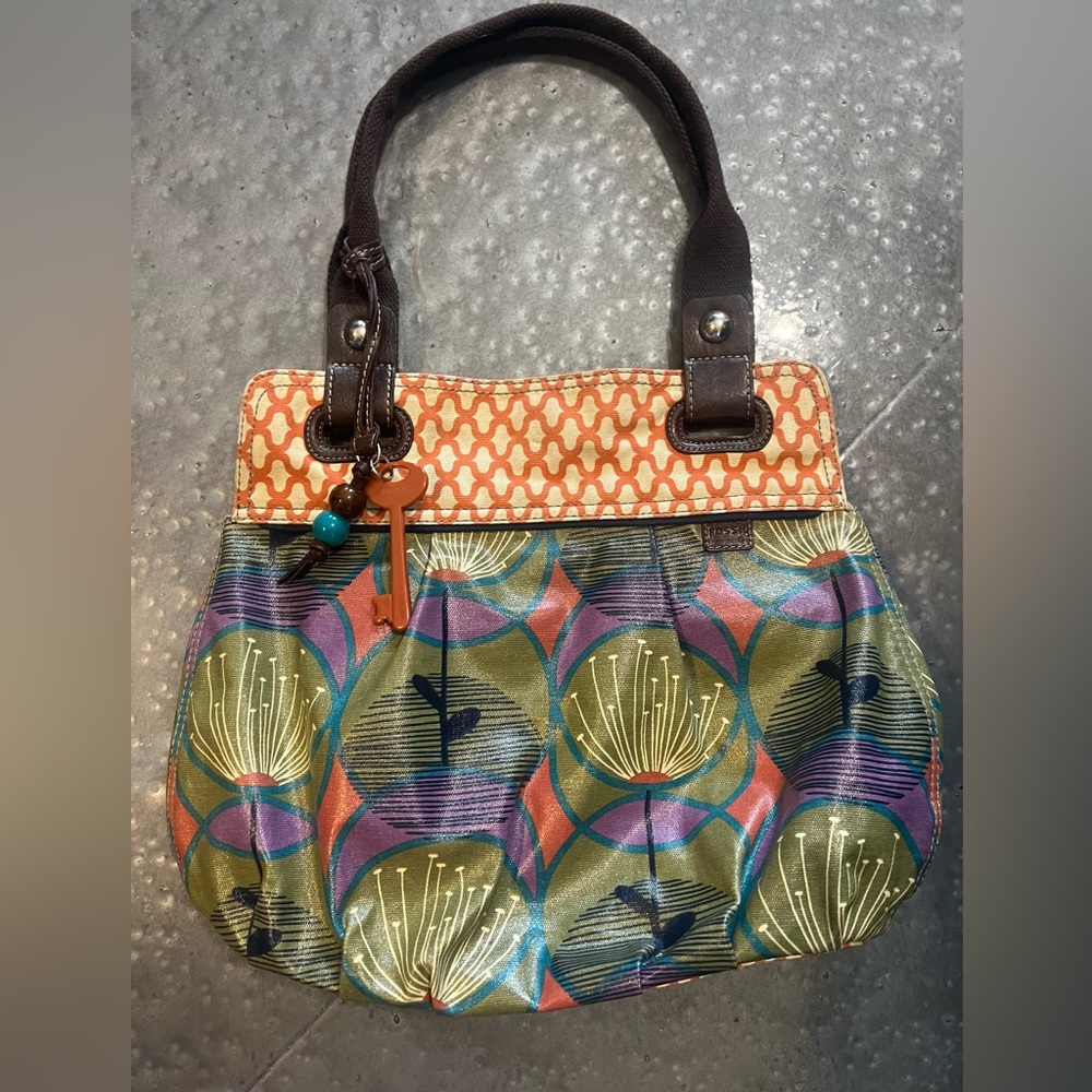 Beautiful Fossil shoulder bag. Vibrant colors. Excellent condition.